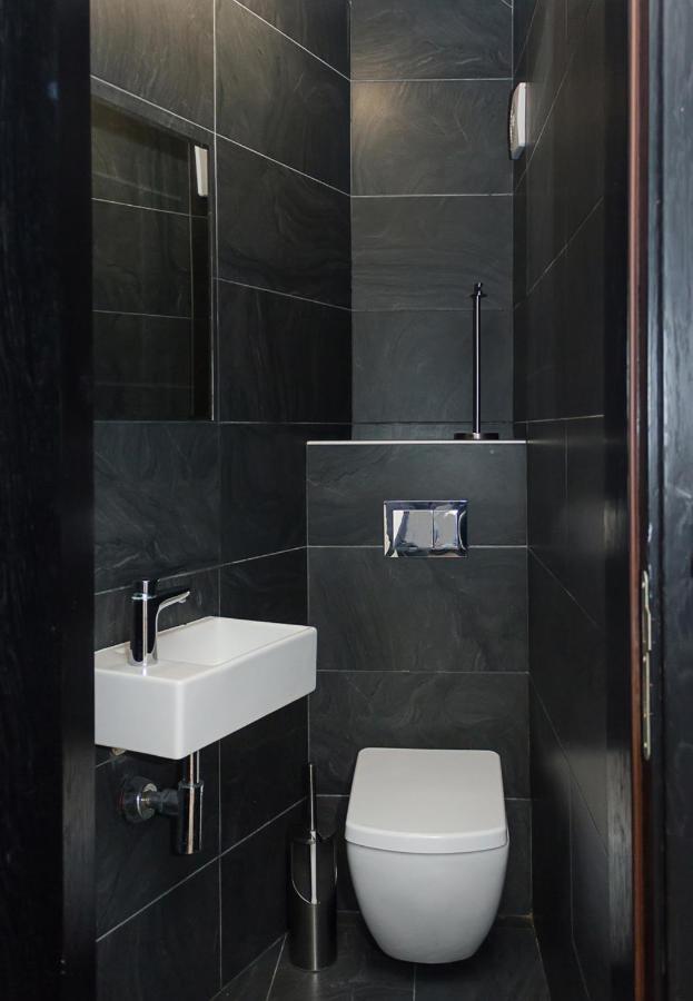 Three Private Near Port Of By Flat Mаnager Warna