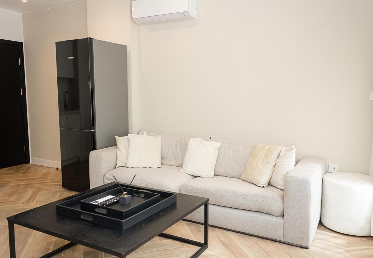 Three Private Near Port Of By Flat Mаnager * Warna