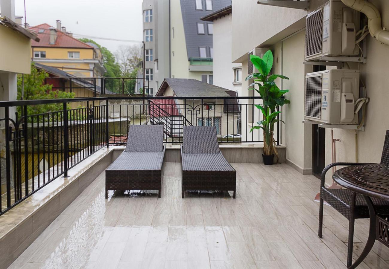 Apartment Three Private Near Port Of By Flat Mаnager Warna